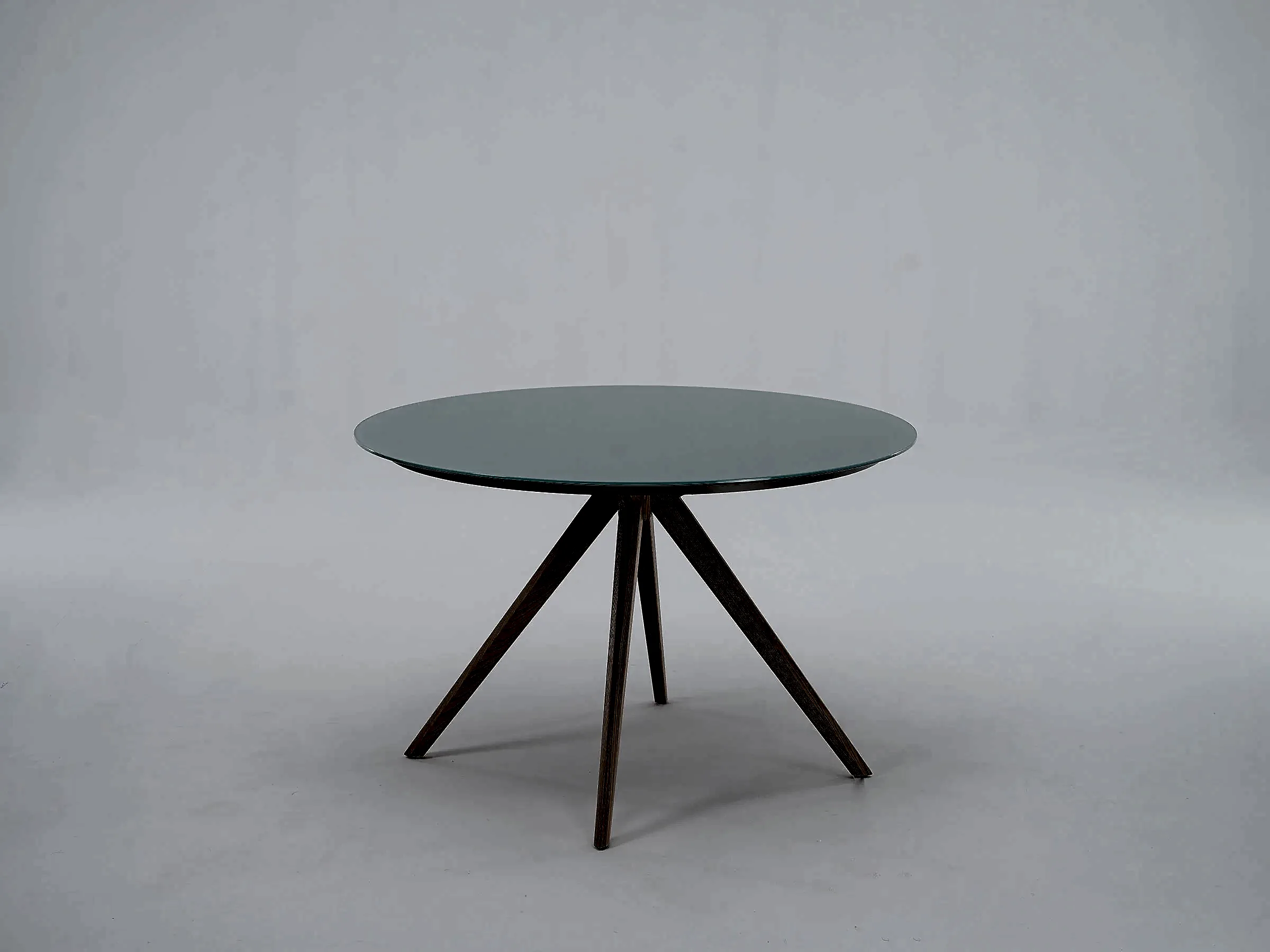Tubi Round Table